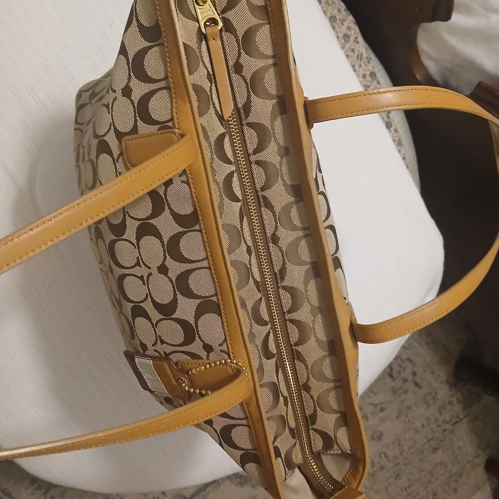 ⚡️FLASH SALE⚡️Classic Coach Tote Bag - Picture 4 of 6